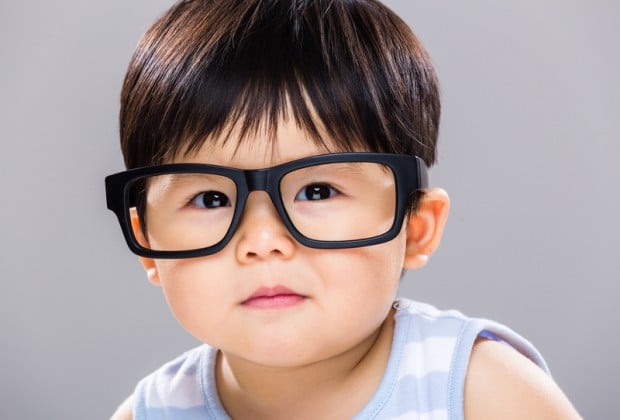 Baby mit Brille | © panthermedia.net / leungchopan