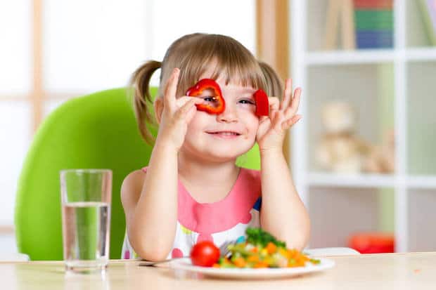 Kinder muessen gesund essen | © panthermedia.net / oksun70