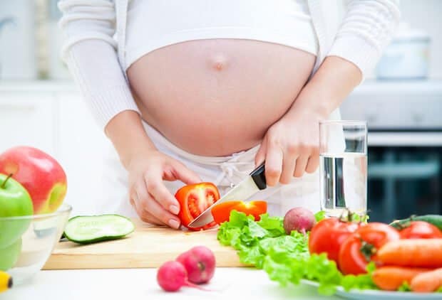 Gesunde Ernaehrung waehrend und nach der Schwangerschaft | © panthermedia.net / yanlev