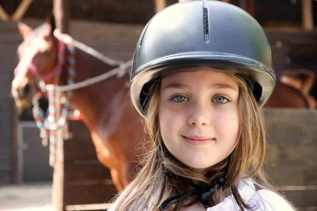 Kind mit Helm | © panthermedia.net /vladacanon