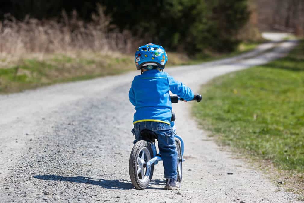 Junge mit Laufrad | © panthermedia.net /Daniel Kühne